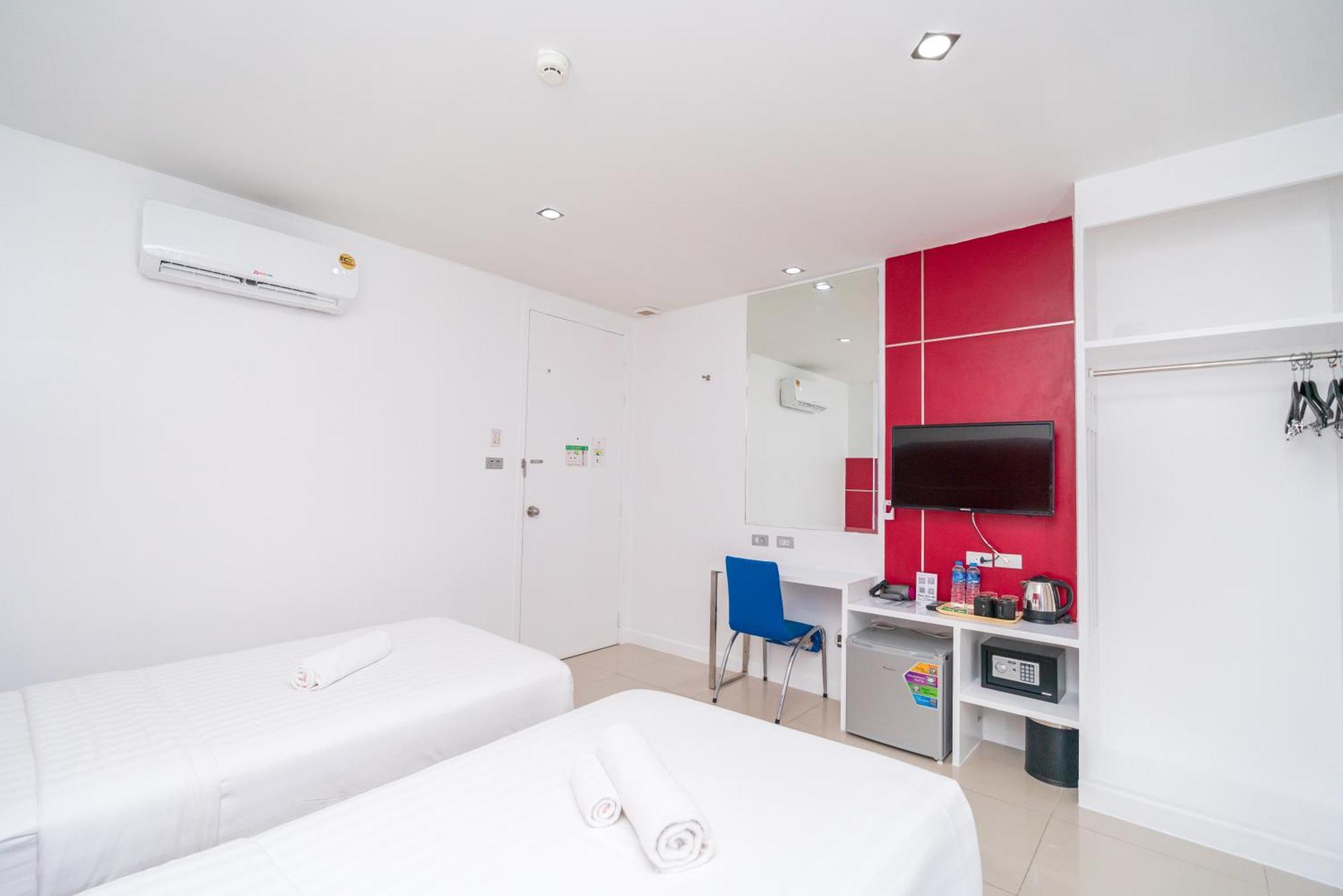Patong Diamond Hotel Bagian luar foto