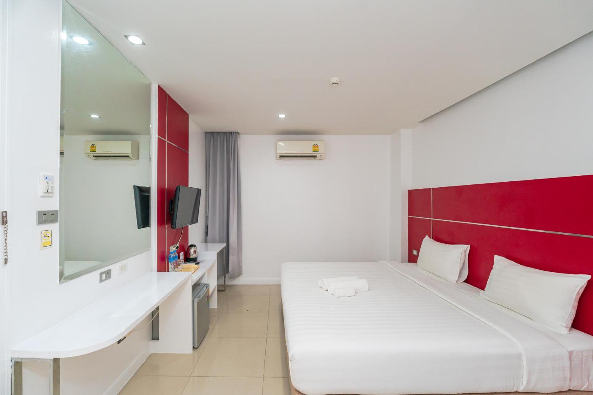 Patong Diamond Hotel Bagian luar foto
